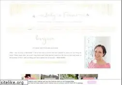 Sites similar to aladyinfrance.com