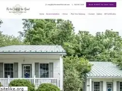 Sites similar to bythesideoftheroad.com