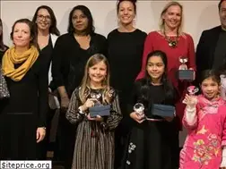 Sites similar to digitalwomanaward.com