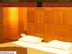 Sites similar to hoteltrimoorti.com
