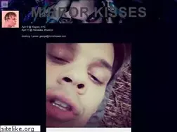 Sites similar to mirrorkisses.com