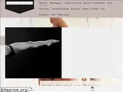 Sites similar to nadinetherebel.com