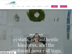 Sites similar to prancingpeacock.com