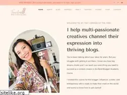 Sites similar to travelingpetitegirl.com